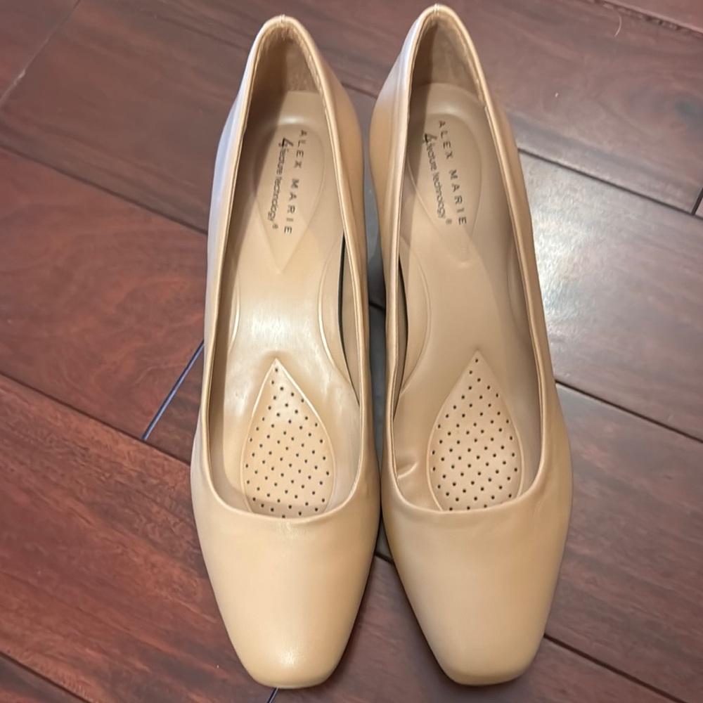 Alex Marie 4 feature technology